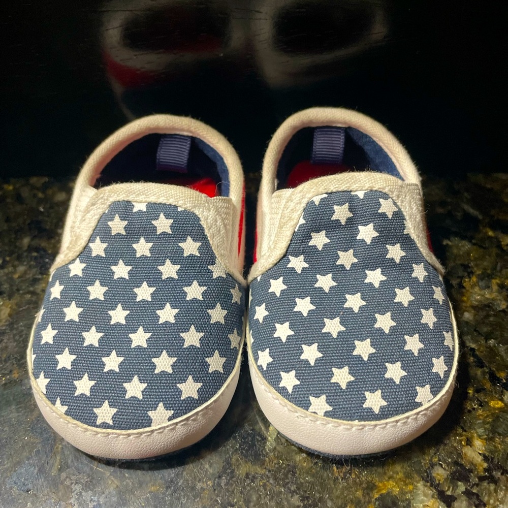 Baby size 3-6 months patriotic red white & blue Stepping Stones soft shoes